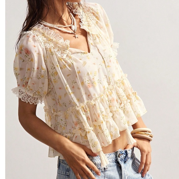Boho Floral Print Notched Tie Neck Ruffle Hem Blouse - Picture 4 of 6